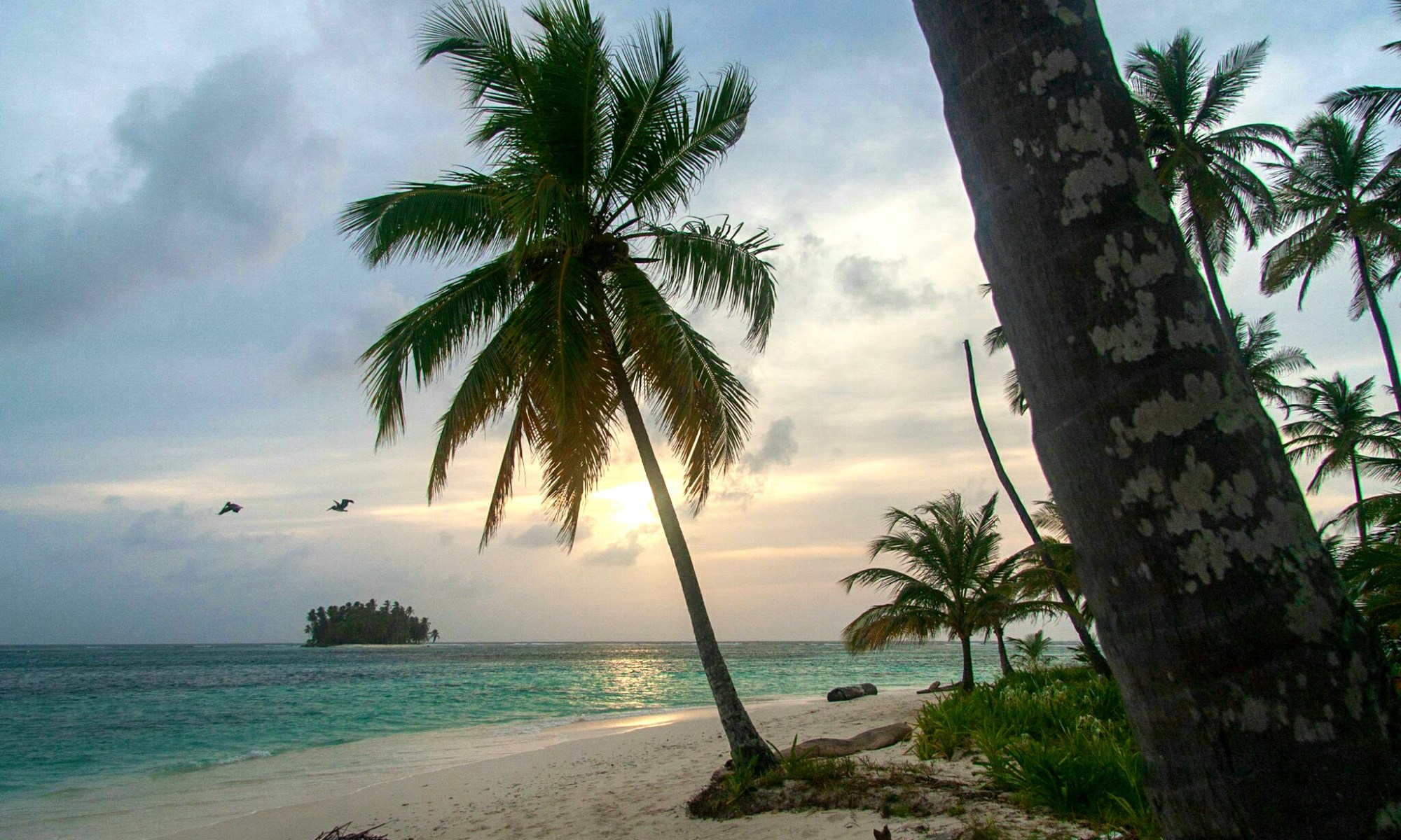 Calm seas sailing from Cartagena to Panama Sailing trip Panama to